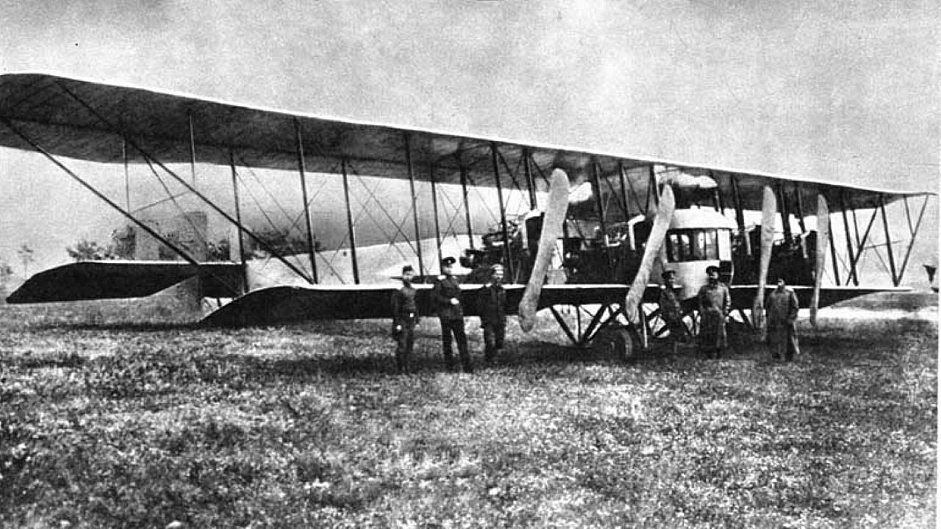 Первый самолет название