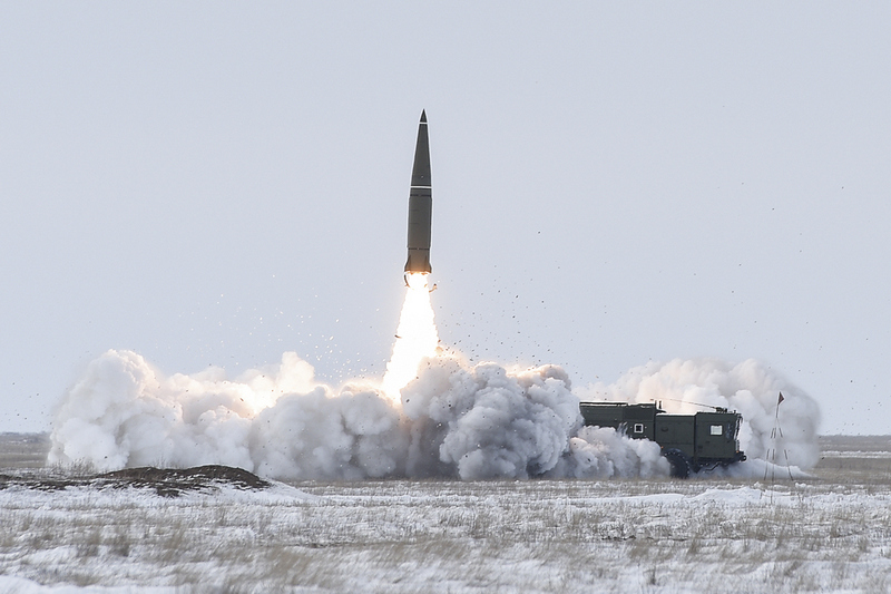 Учебно-боевой пуск ракеты ОТРК «Искандер-М» на полигоне Капустин Яр.