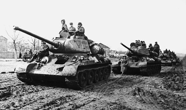 Сразу после своего формирования 4-я гвардейская танковая армия была брошена в наступление.