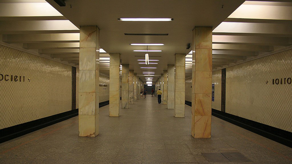 А не переименовать ли нам станцию московского метро «Волгоградский проспект» в «Сталинградскую»?