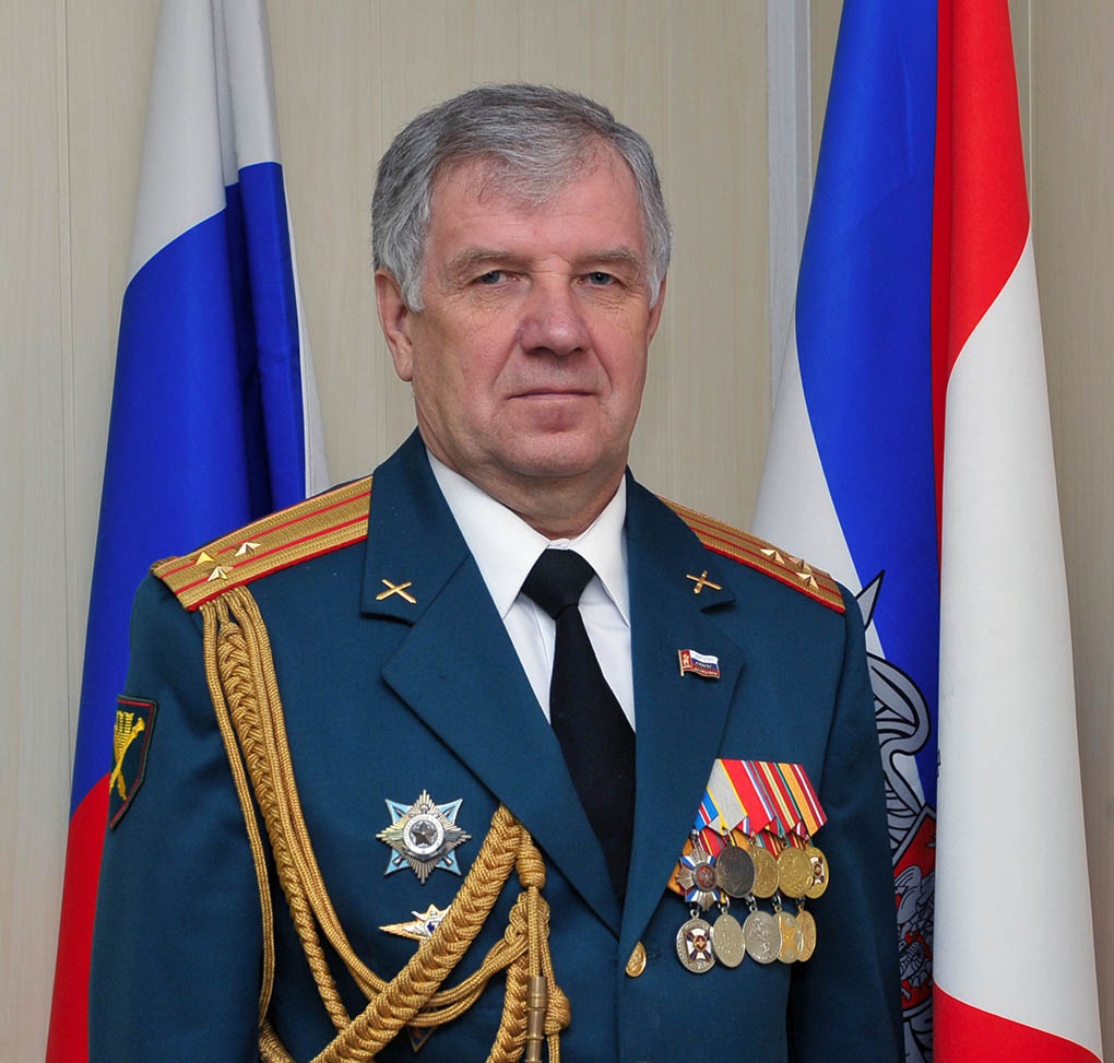 Гвардии полковник Вячеслав Парадников.