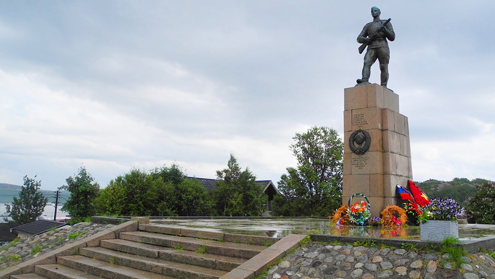 Памятник советским солдатам.