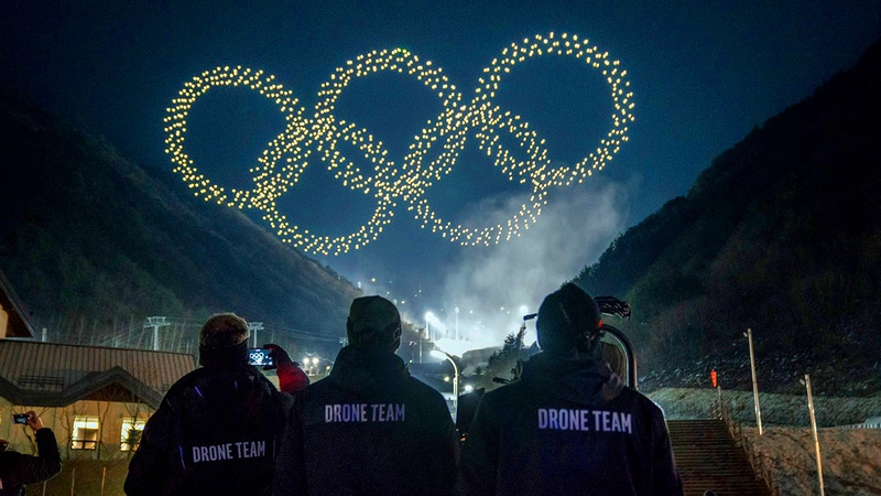 Олимпийская эмблема в исполнении БПЛА.
