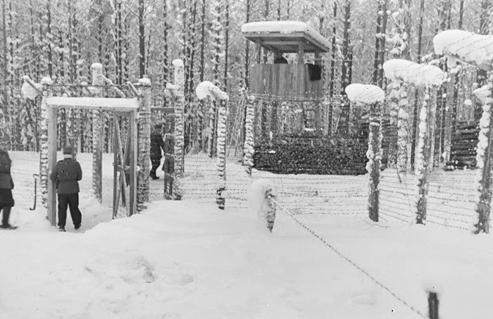 Вход в лагерь №3. Фото 1942 г.