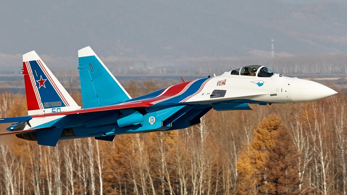 Полет одного из самолетов пилотажной группы «Русские витязи».