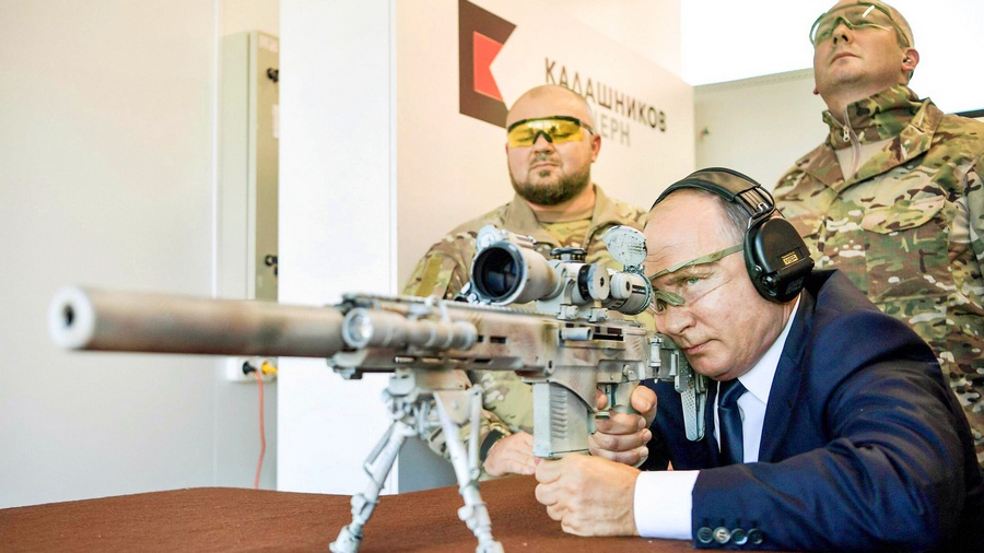 Глава России Владимир Путин оценил винтовку Чукавина.