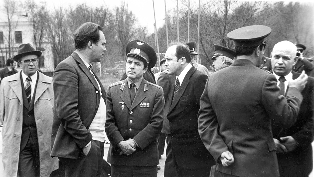 1974 г. Ахтубинск. А.С. Клягин с М.П. Симоновым в центре.