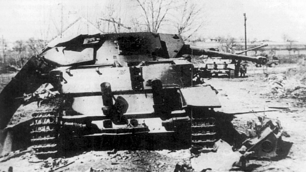 Расстрелянная колонна немецких танков.