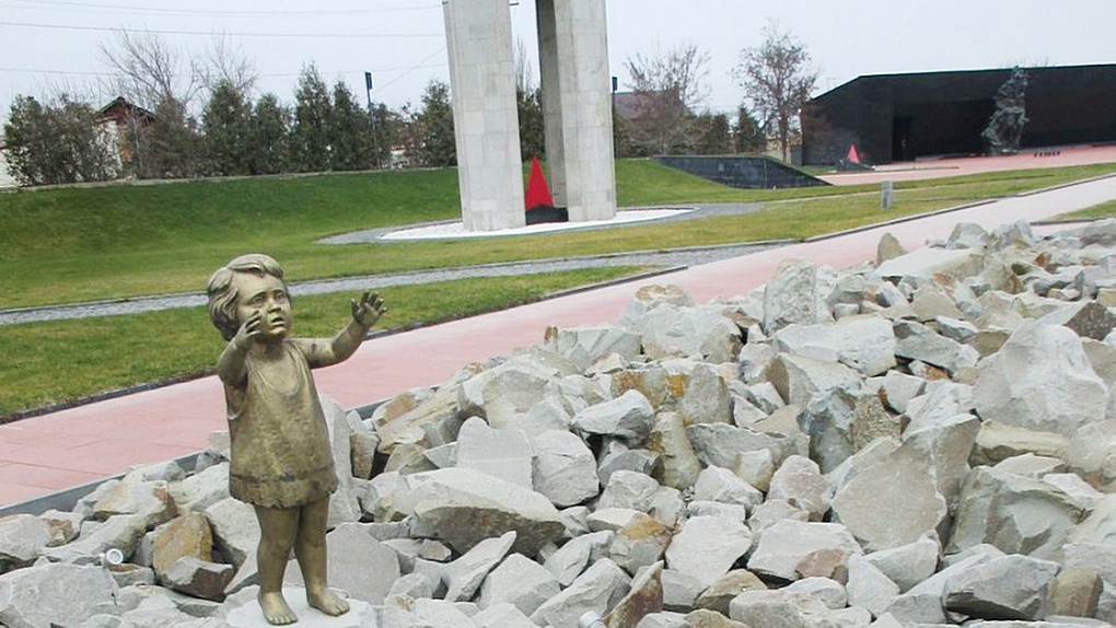 Памятник детям, погибшим в концлагере в Красном.