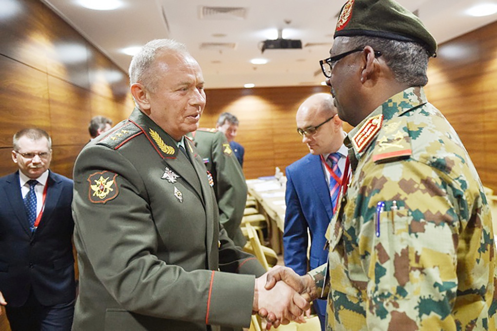 Замминистра обороны РФ генерал-полковник Александр Фомин провел встречу с генсеком Минобороны Судана генерал-лейтенантом Гамалельдином Омером.