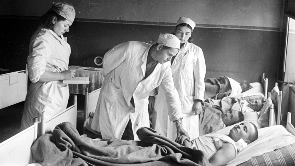 В советском госпитале в Германии - военное фото. 1945 г.