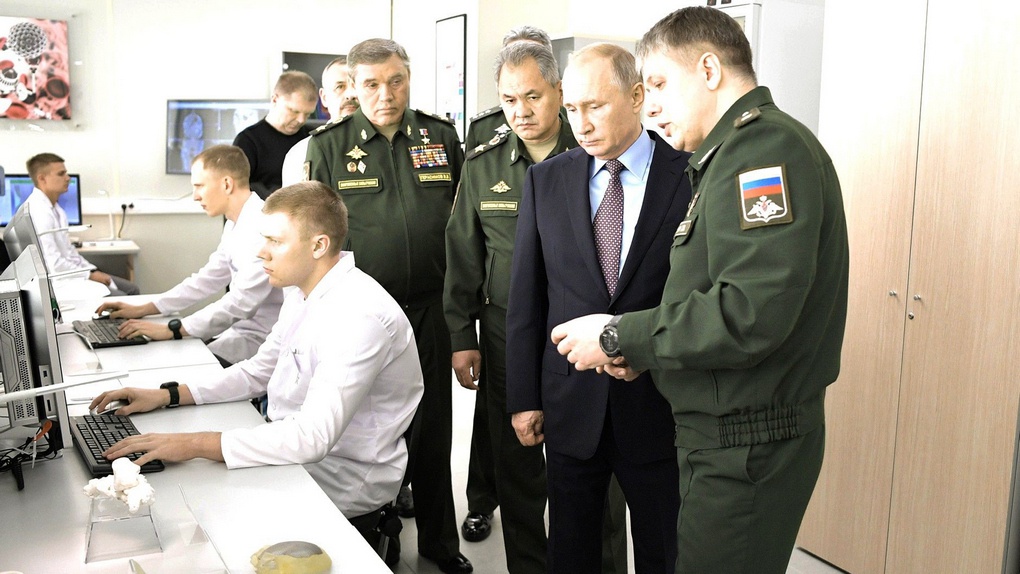 Владимир Путин посетил Военный инновационный технополис «Эра».