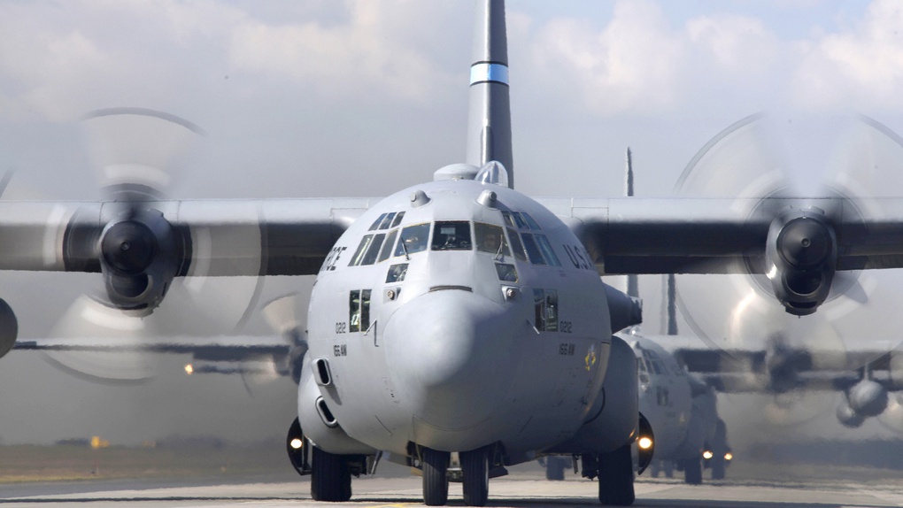 Военно-транспортный самолёт C-130 Hercules на военной базе Повидз, Польша.