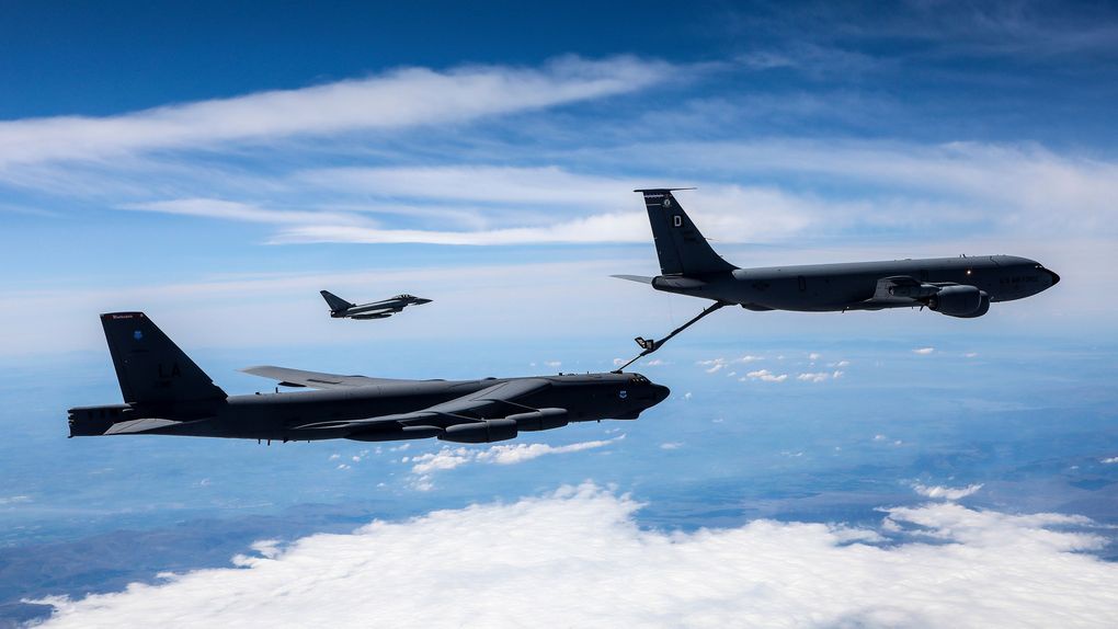 B-52 Stratofortress завершил дозаправку в воздухе с Boeing KC-135 Stratotanker 31 мая 2021 г.