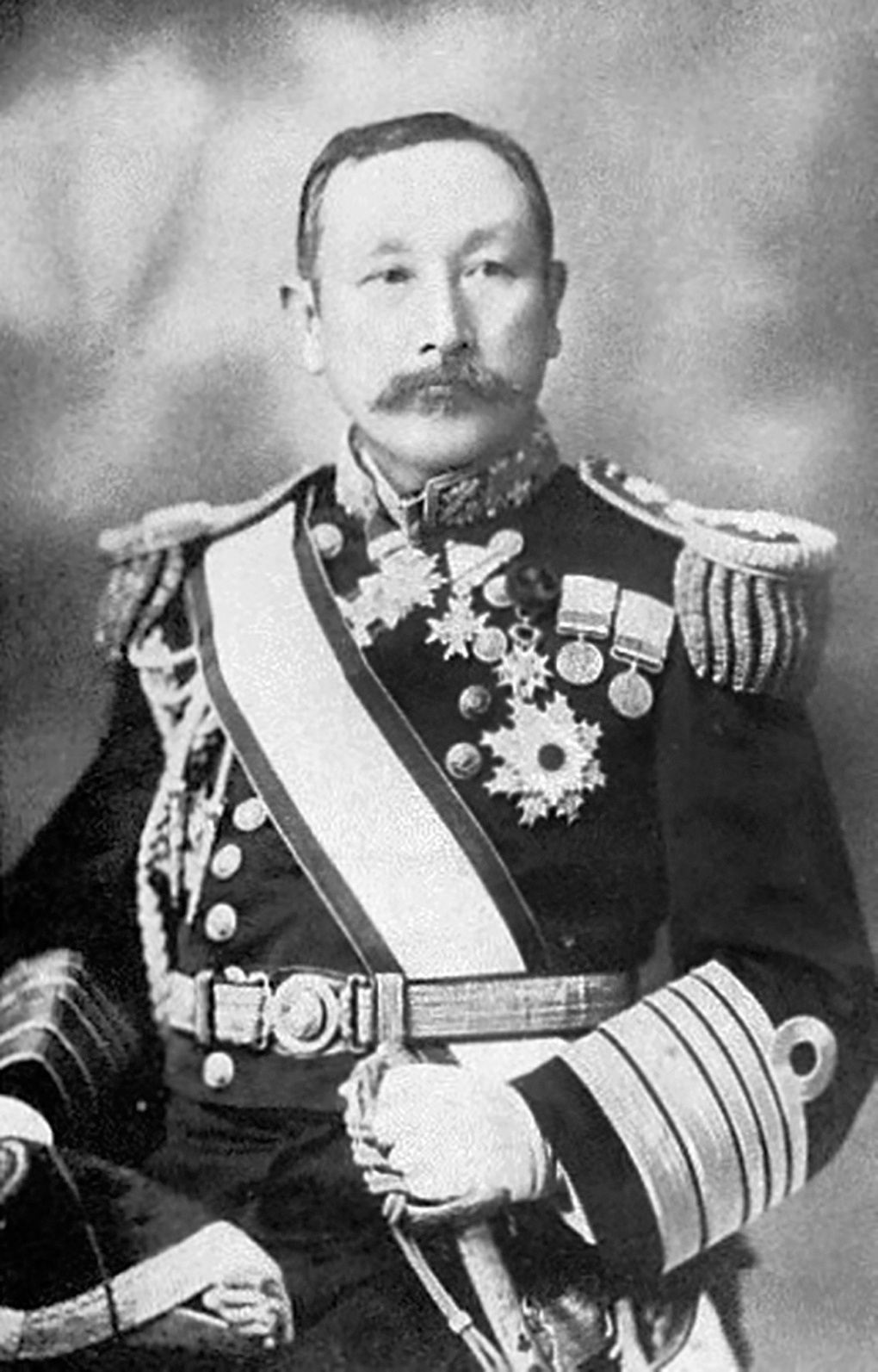 Вице-адмирал Уриу Сотокити.