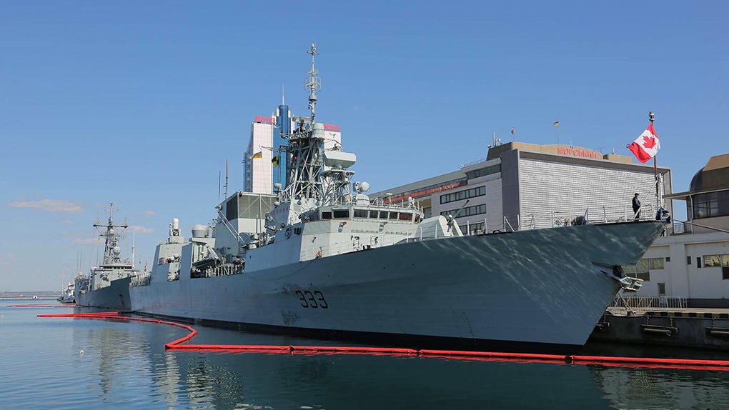 Фрегат ВМС Канады «Торонто» у причала в Одессе.