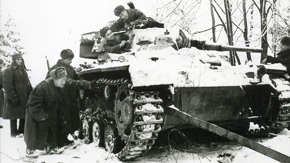 Подбитые в битве под Москвой немецкие танки.