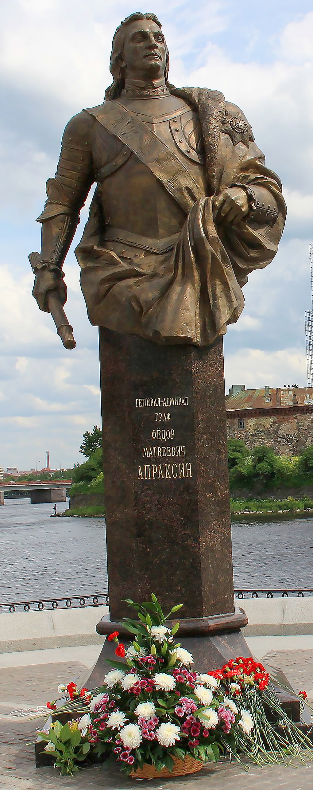 Памятник Фёдору Матвеевичу Апраксину в Выборге.