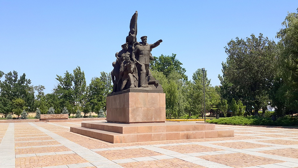 Мемориал подвигу Ольшанского.