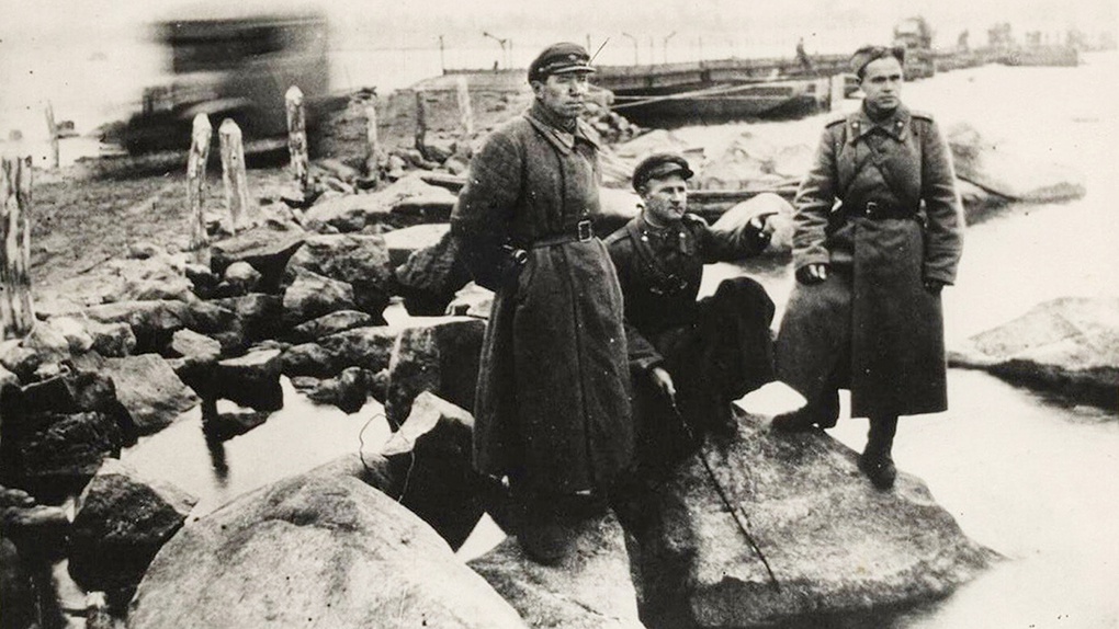 Командиры РККА на берегу Днепра в районе Аульского плацдарма.