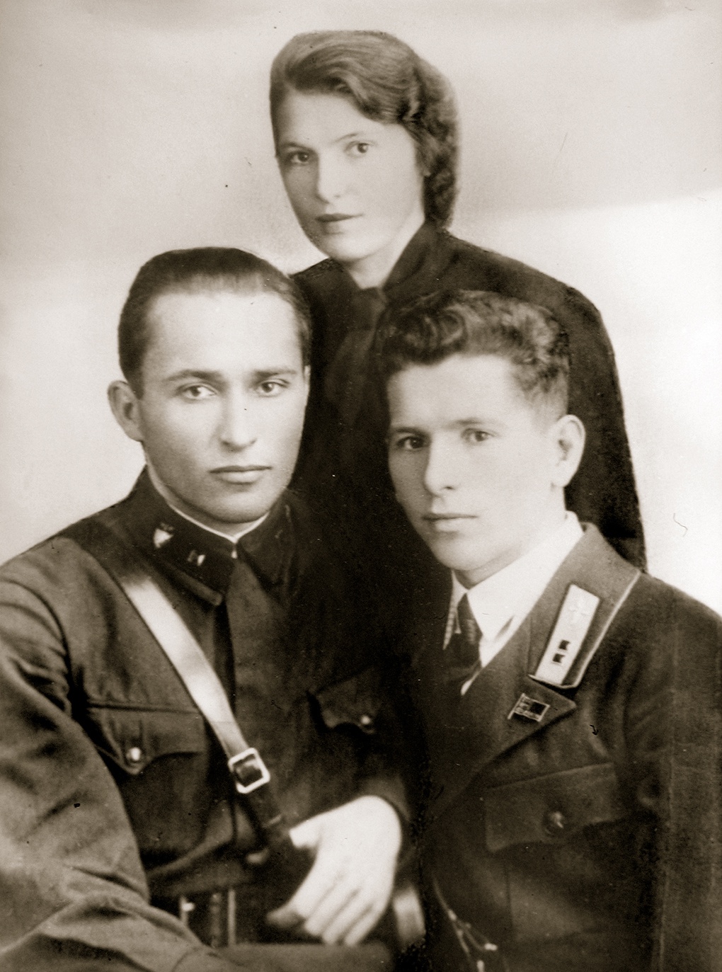 Дети В.И.Чапаева - Александр (слева), Клавдия и Аркадий. 1938 г.