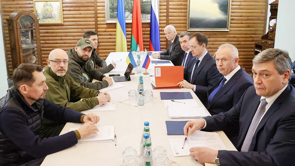 Переговоры России и Украины в Беловежской пуще.