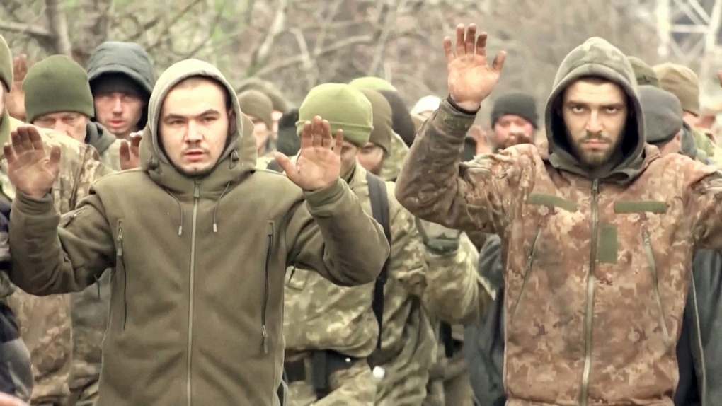 Сдача в плен украинских националистов в Мариуполе.