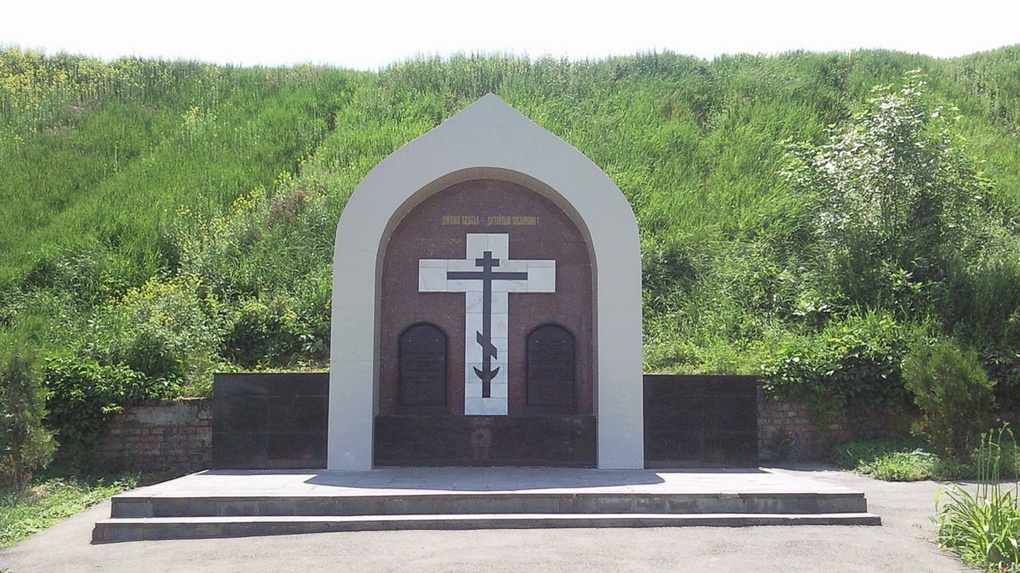 Памятник казакам, погибшем в Азове.