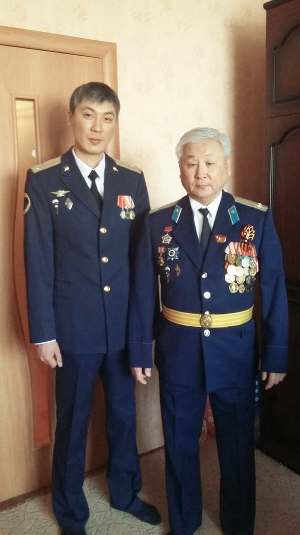 С отцом, подполковником Иннокентием Ивановичем Паком.