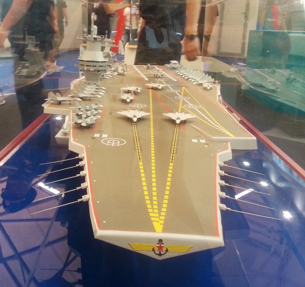 Макет тяжёлого авианосца проекта 23000 на выставке «Армия 2015».