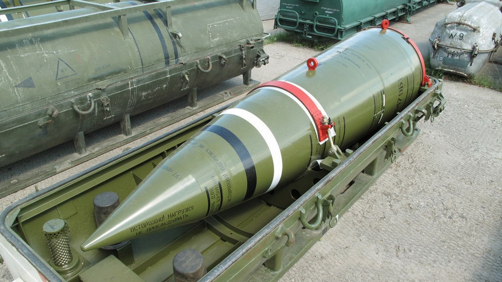 Макет ядерной боевой части тактической ракеты «Точка» в музее РВСН в окрестностях города Первомайска.