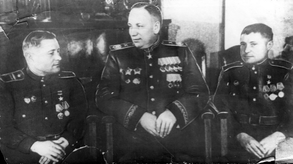 Братья на приеме у главного маршала артиллерии Николая Воронова.