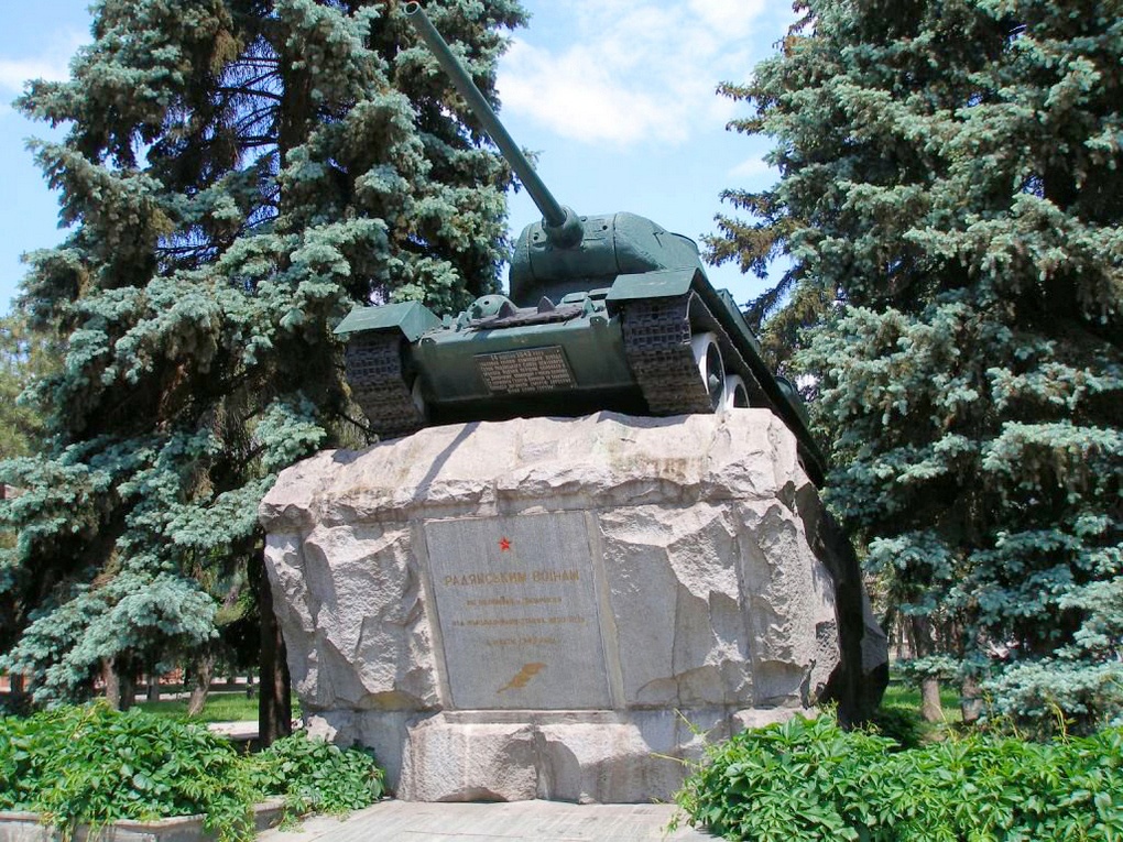 Памятник советским воинам, взявшим 14 октября 1943 года город Запорожье.