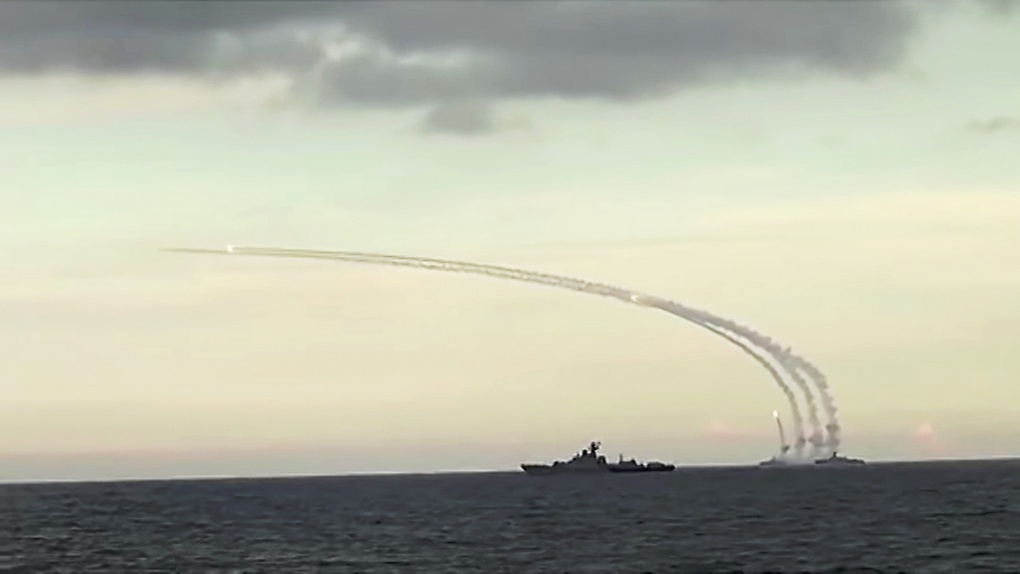 Запуск крылатых ракет «Калибр» кораблями Каспийской флотилии.