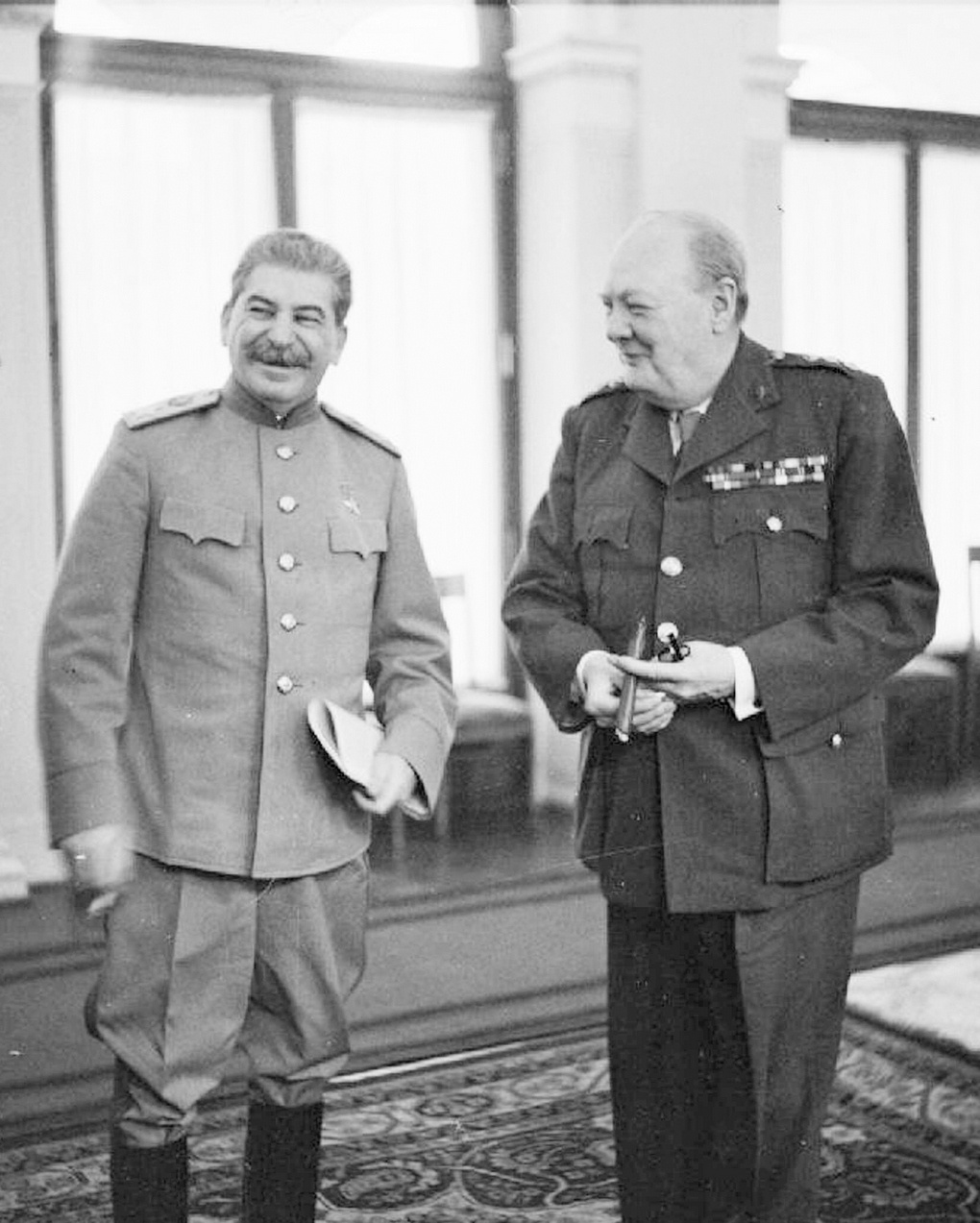 И.В. Сталин и У. Черчилль во время их первой встречи в Москве.