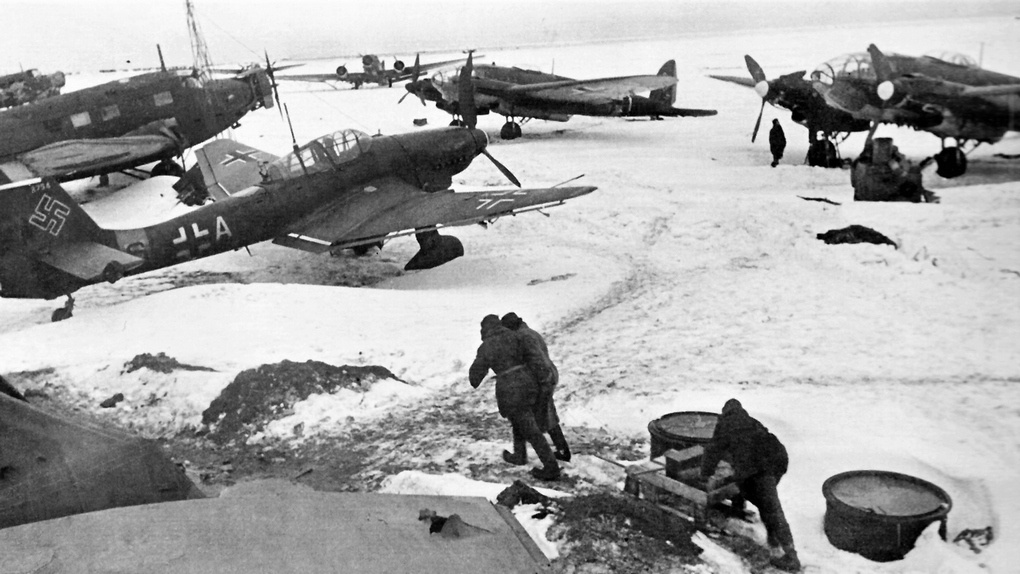 Самолёты Ju-523m, Ju-87 и He-111PH, захваченные корпусом Баданова.