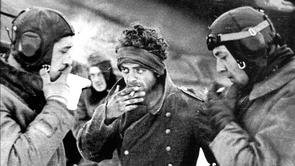 тому раненому нацисту повезло. Его эвакуируют из Сталинграда на самолёте.