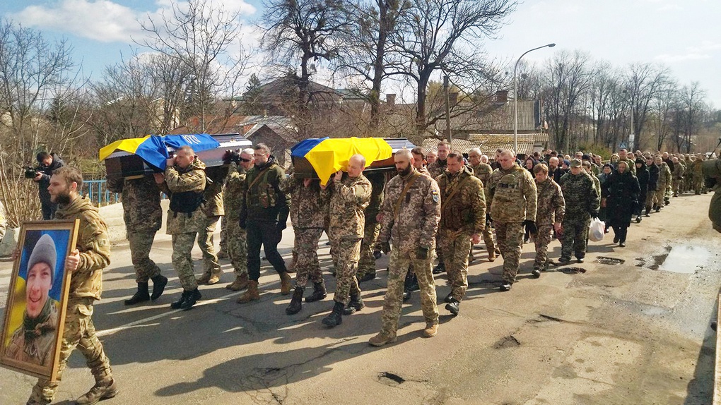 Похороны очередной партии солдат ВСУ.
