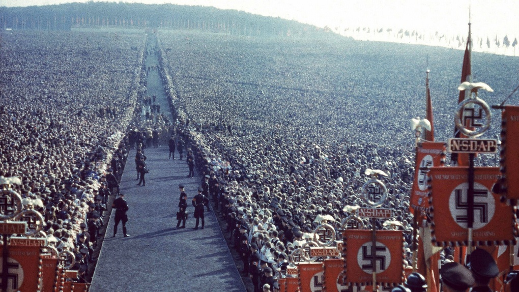 Германия, Нюрнберг, 1937 г. Митинг в поддержку Гитлера.