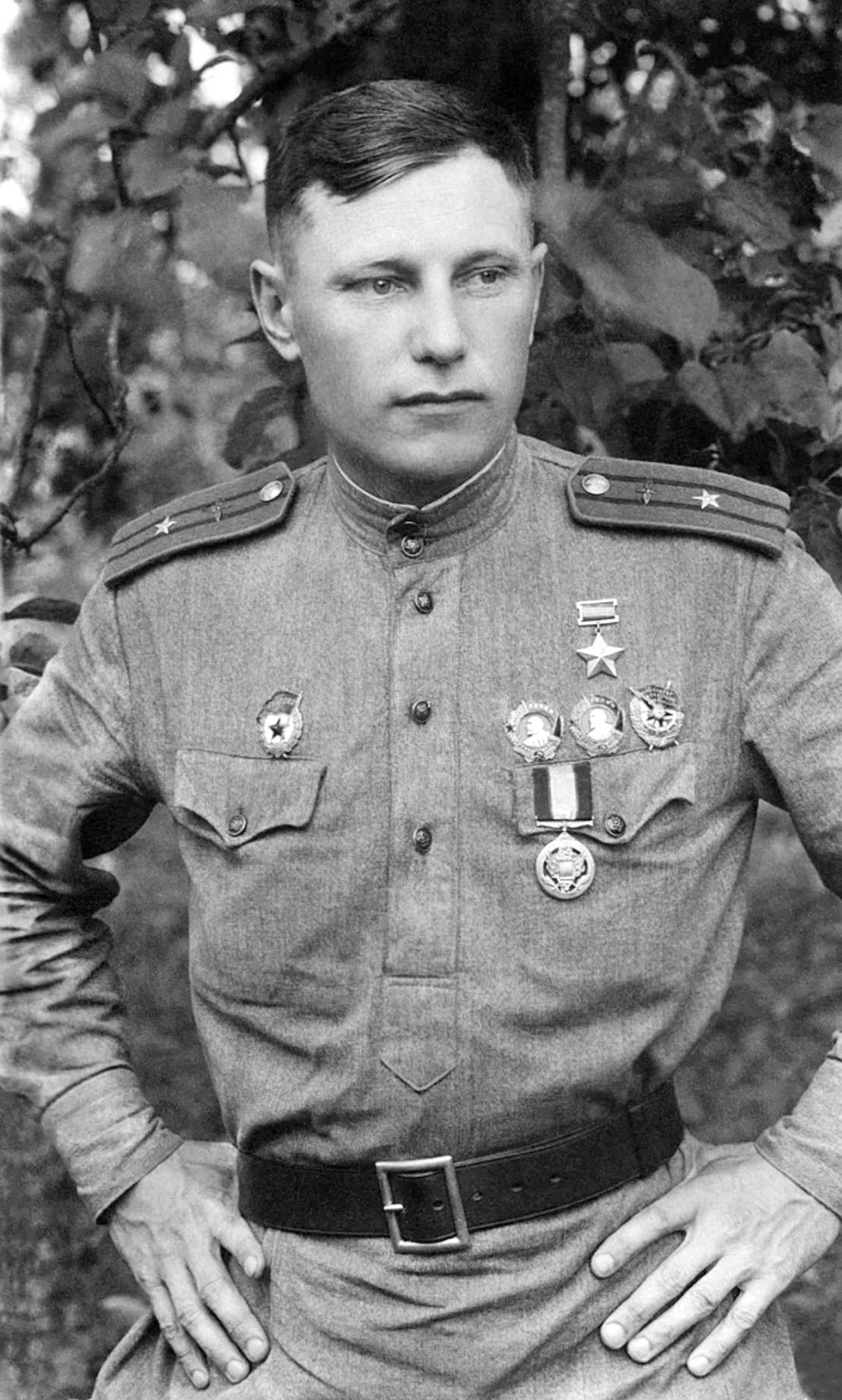 Командир эскадрильи Герой Советского Союза гвардии майор. Лето 1943 г.