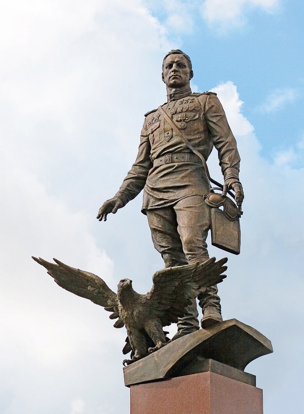 Памятник А.И. Покрышкину на родине героя в Новосибирске.