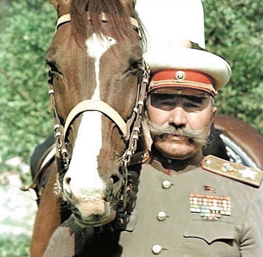 С.М. Будённый и его любимый конь Софист.