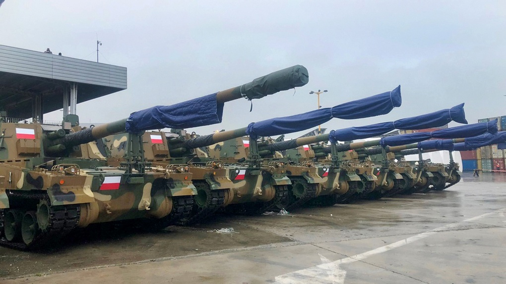 Разгрузка в Польше корейских танков.