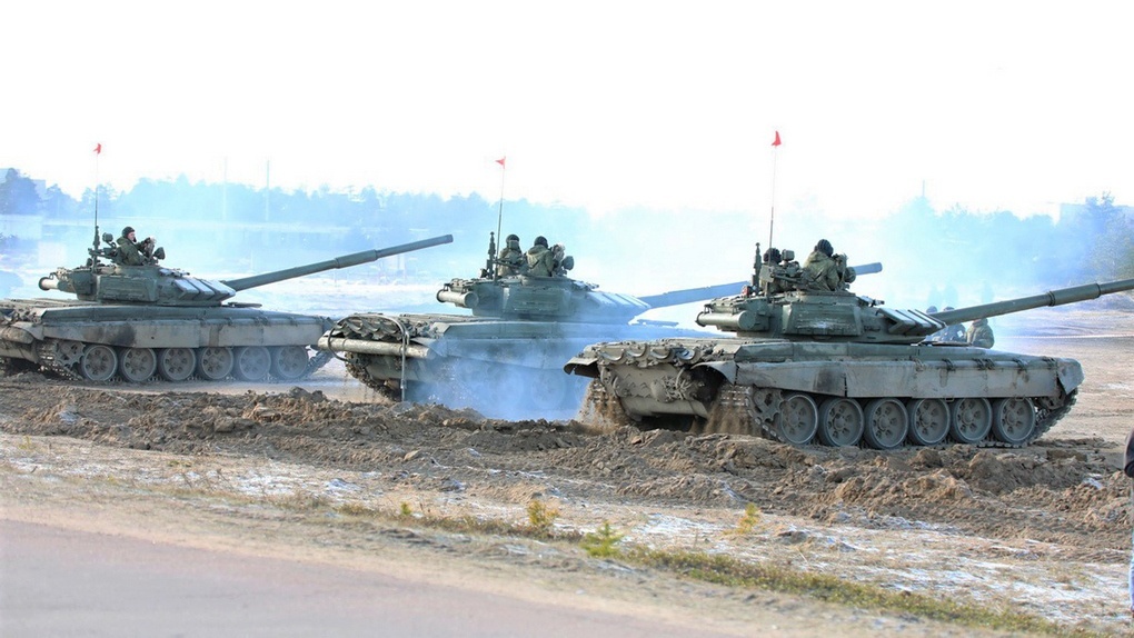 Танки Т-72Б-3 на занятии.