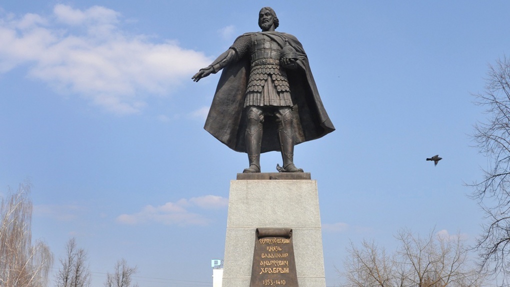 Памятник Владимиру Андреевичу в Серпухове.