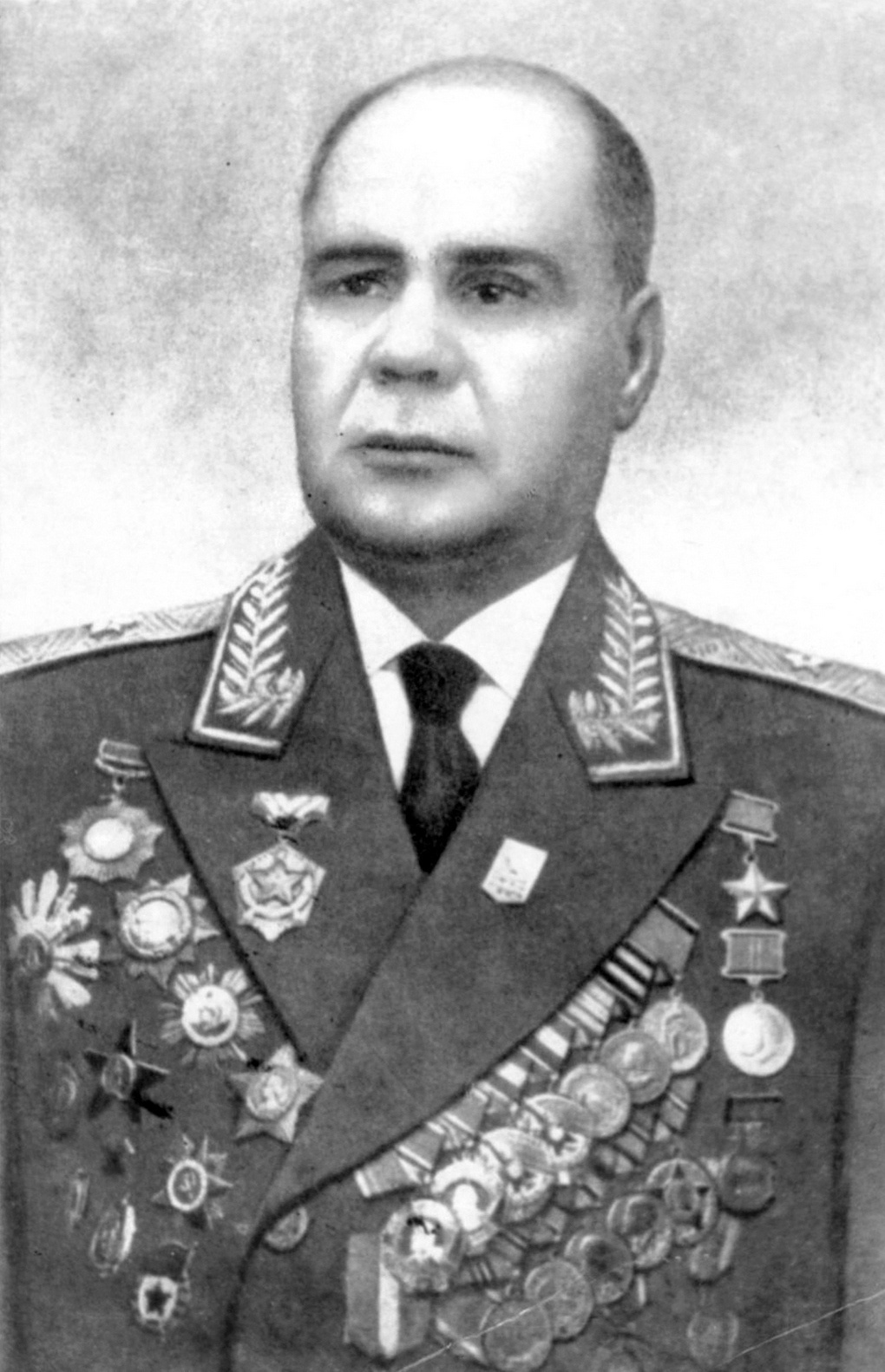 Командир 301-й стрелковой дивизии Владимир Семенович Антонов.