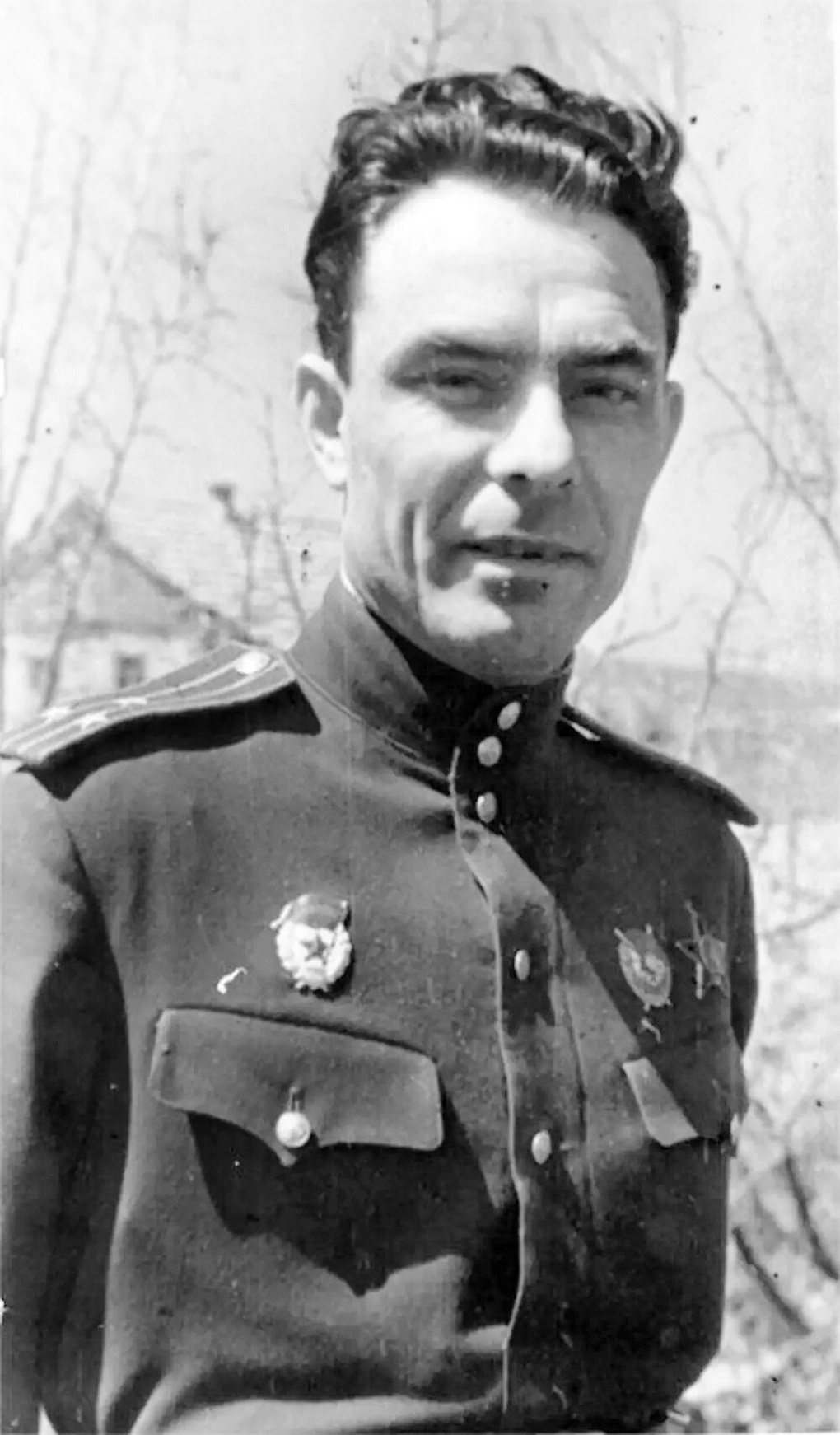Полковник Леонид Брежнев.