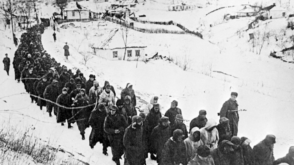 Колонна пленённых под Корсунь-Шевченковским немцев.
