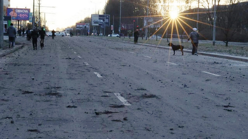 Перекрытие улицы Научной во Львове после удара по территории 2-й отдельной Галицкой бригады Нацгвардии Украины.
