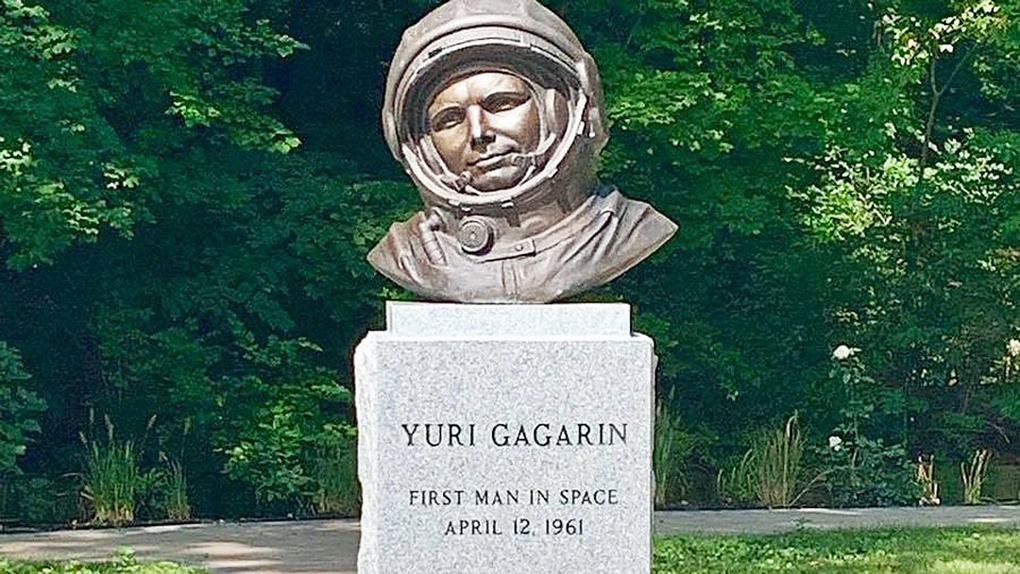 Памятник Ю.А. Гагарину в г. Кливленд, США.